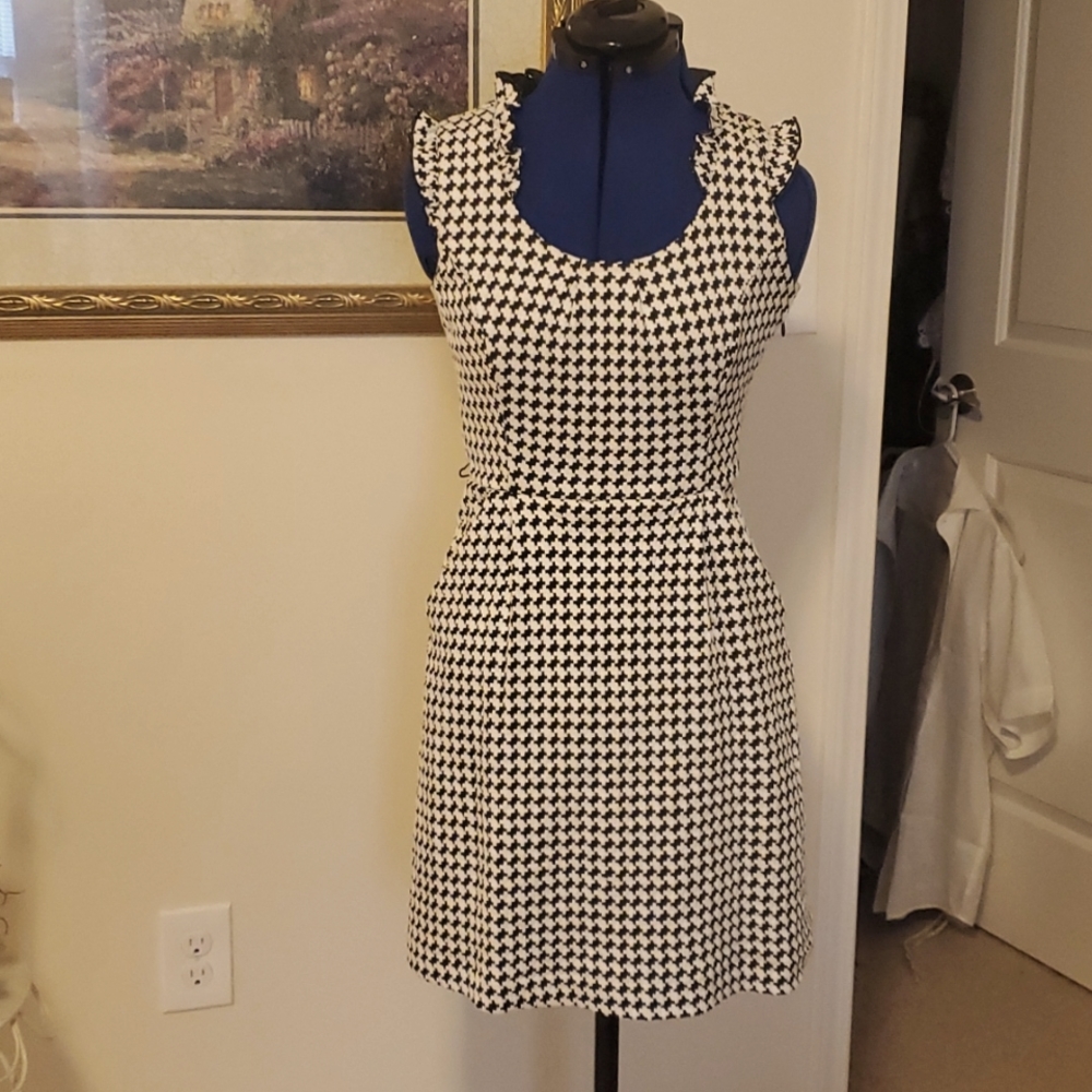 Beautiful black-and-white hounds tooth pattern dress